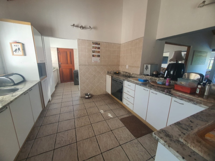 To Let 4 Bedroom Property for Rent in Beacon Bay Eastern Cape
